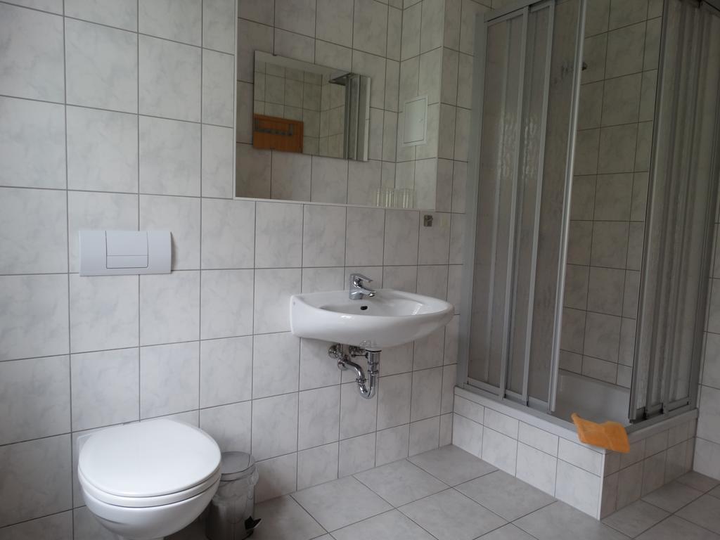 Apartments Und Bistro Zum Glasmacher Gehlberg Екстер'єр фото