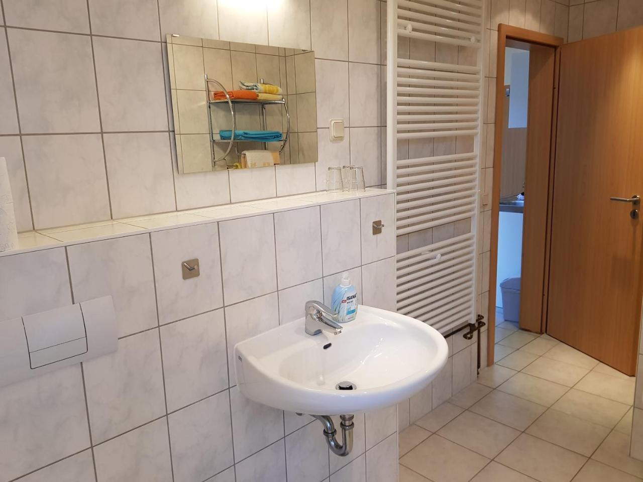 Apartments Und Bistro Zum Glasmacher Gehlberg Екстер'єр фото