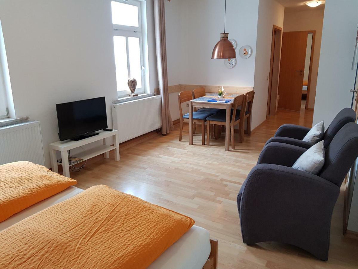 Apartments Und Bistro Zum Glasmacher Gehlberg Екстер'єр фото